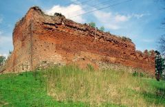 Alt-Draheim (Str. Drawsko), Burgruine, Südseite von Südwesten, Mai 2005; Foto: D. Schnell