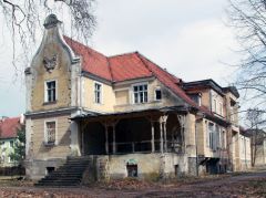 Barskewitz (Barzkowice), Herrenhaus, südwestliche Schmalseite, April 2013; Foto: D. Schnell