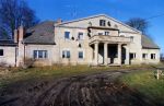 Buggow, Herrenhaus, Hof- bzw. Ostseite, März 1999; Foto: D. Schnell