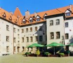 Bütow (Bytow), Burg, Südostflügel, Hofseite mit Mittelrisalit, Juni 2002; Foto: D. Schnell