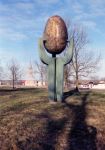 Biziker (Biesiekierz), Kartoffeldenkmal, März 1995; Foto: D. Schnell