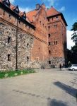 Bütow (Bytow), Burg, Detail der Nordostseite mit nördlichem Eckturm von Osten, Juni 2003; Foto: D. Schnell