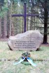 Buggenhagen, Gedenkstein der Familie von Buggenhagen auf dem „Waldfriedhof“, März 2012; Foto: D. Schnell
