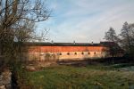 Butow (Butowo), Stallgebäude von Südwesten, November 2016; Foto: D. Schnell