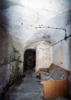 Bartin (Barcino), Herrenhaus, Gewölbekeller im südlichen Hausbereich; Foto: D. Schnell, April 1998